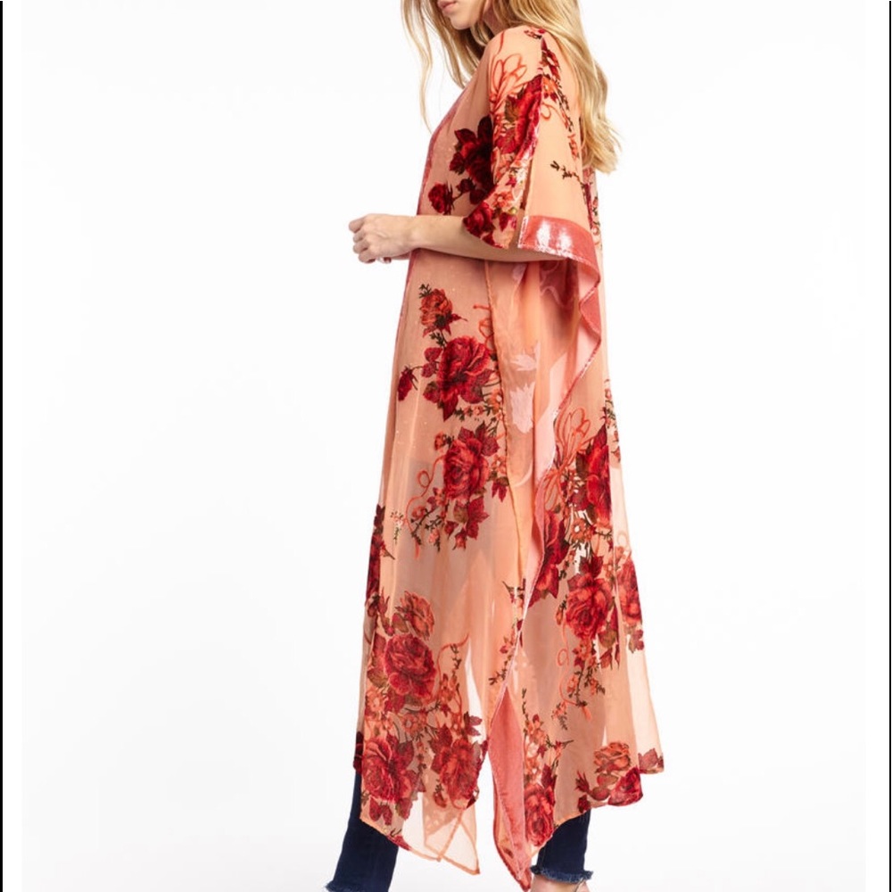 Aratta red floral kimono